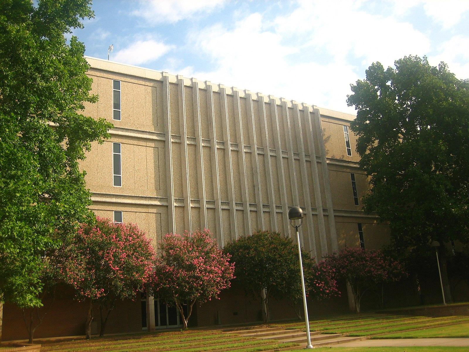 LSU-S building IMG 1565