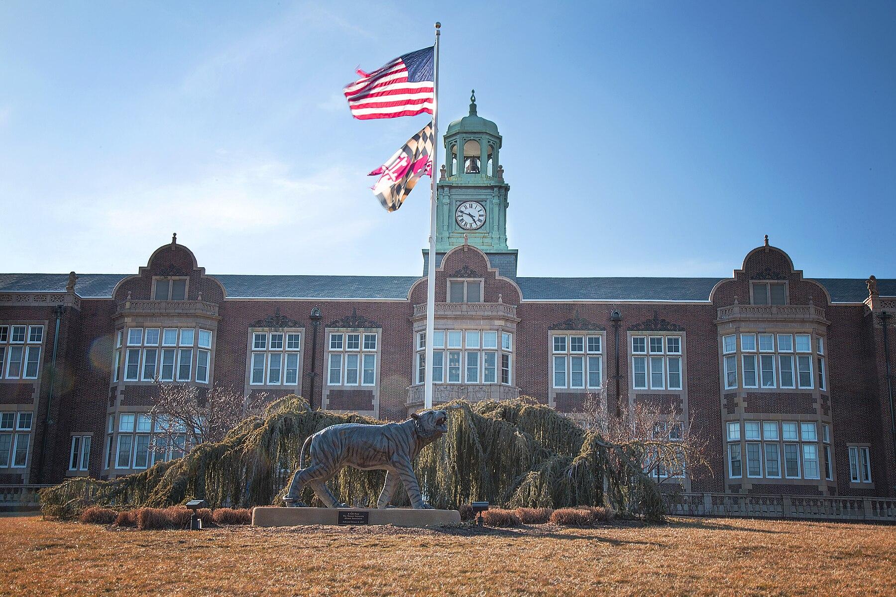 Towson University Sun on Stephen's Hall (16668411069)