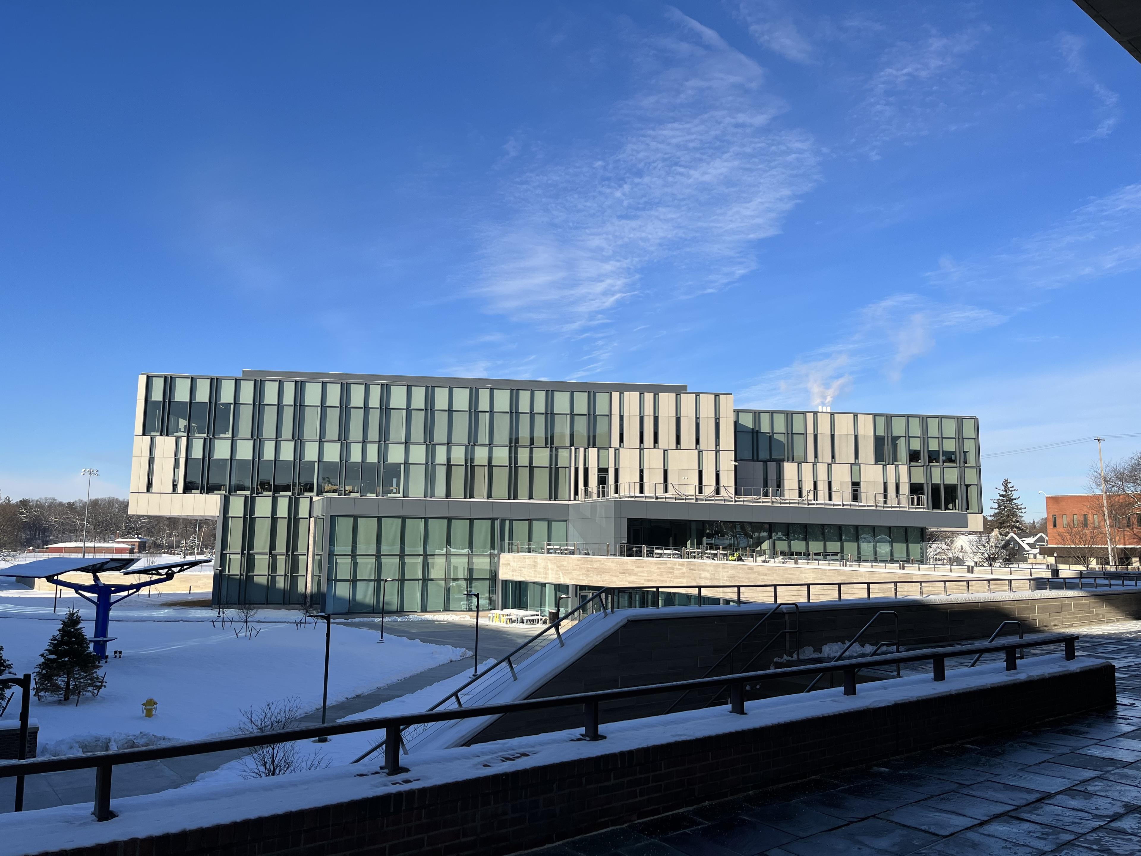 The new Learning Commons building at Kettering University, finished in 2022. Viewed from the Campus Center. Contractors are only applying finishing touches as of Jan 2023.