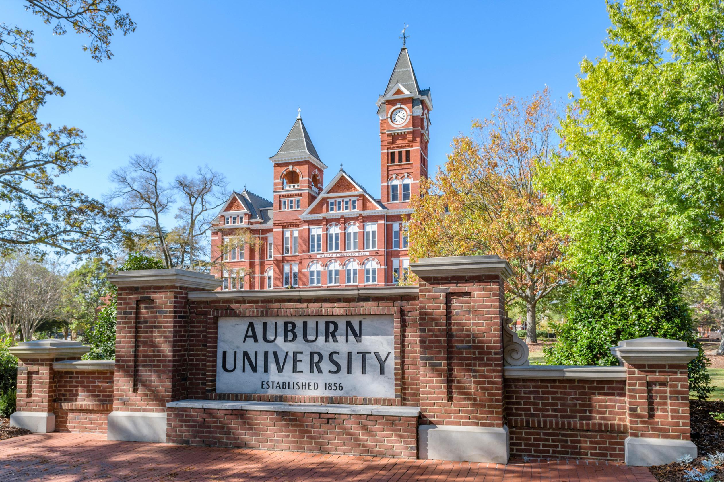 Auburn University giving $1,000 scholarships, prime parking and other prizes to fully-vaccnated students | CNN