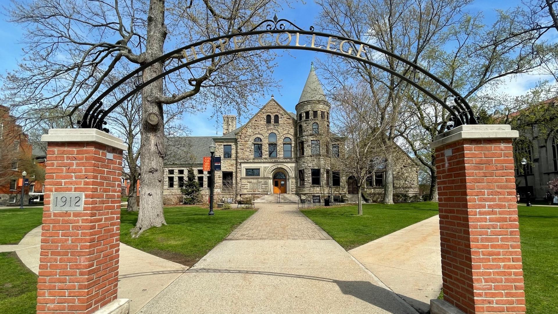 Hope College sets record for incoming student deposits | WOODTV.com