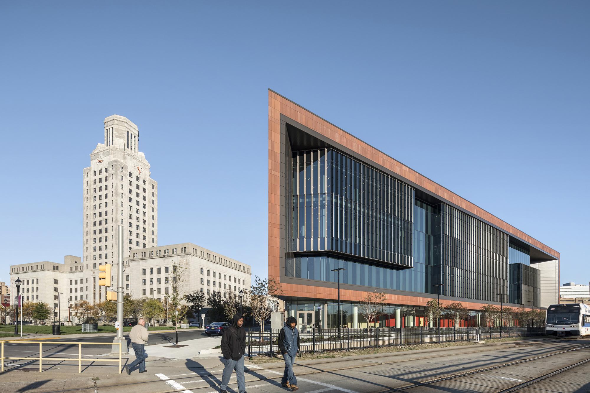 Rutgers University-Camden: Nursing and Science Building / Perkins Eastman | ArchDaily