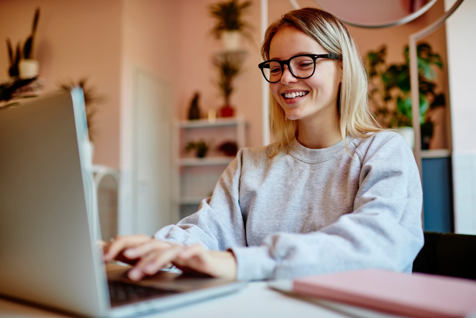 Student researching colleges
